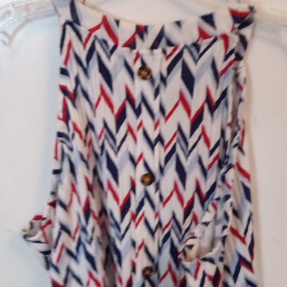 Chevron Pattern Sleeveless Top - Picture 1 of 3